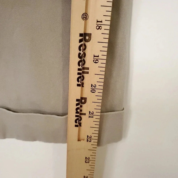 Chicos Womens Pants Size 1 (Medium) Beige Tan Straight Leg Capri Solid Cropped - Picture 10 of 10